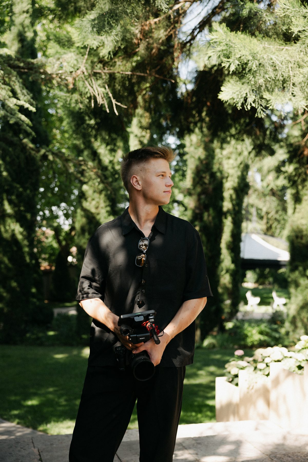 Maik, wedding filmmaker, on location with his camera